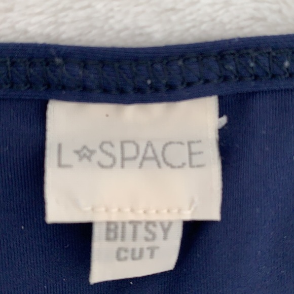 Bikini - Picture 3 of 8